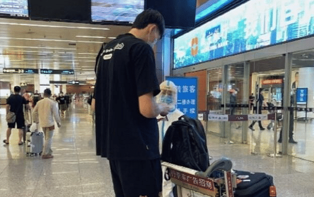 周琦与辽宁队汇合！备战全运会，合同纠纷：举报新疆男篮违规