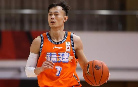 破案了，同样看手机，汤杰被赶出场，为何阿联却没事？慢镜头给答案
