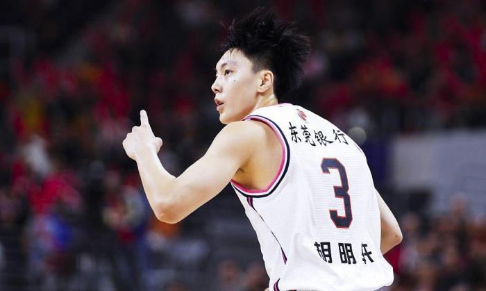 后易建联时代，赵睿和胡明轩谁是老大？名记苏群给出答案