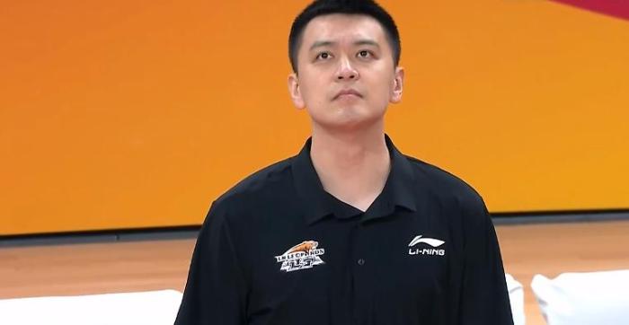 辽宁三大主力缺席落后9分，弗格13分对攻张宁11分，赵继伟3中0