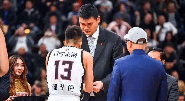 郭艾伦遭重罚后道歉！舆论一边倒抨击CBA，这事姚明真管不了
