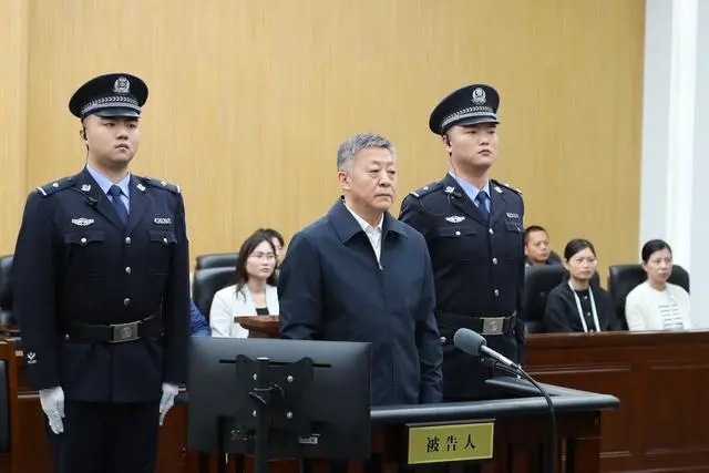 足协杜兆才受贿案一审开庭 涉案金额4341万余元引关注