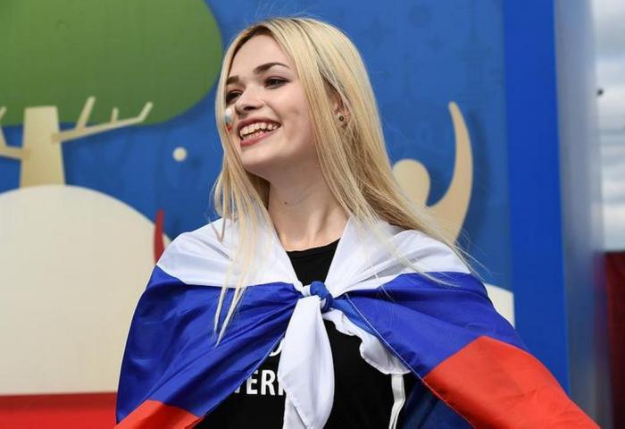 欧洲杯上，主动挑衅的2000名英国球迷为何打不赢200名俄罗斯球迷？