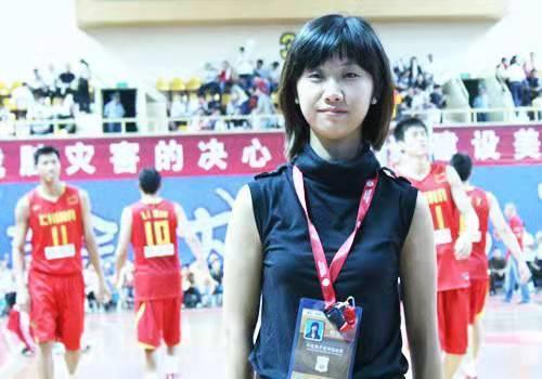 首钢出局，谁注意到和翟小川对骂的美女记者表态？话语让首钢尴尬